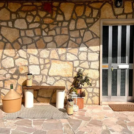 Дом отдыха Rustic House With Great Views Of The Mountains