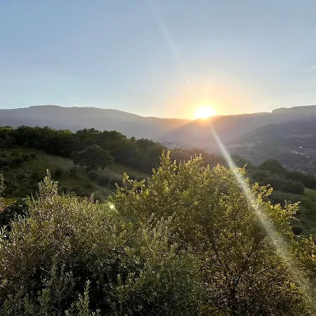 Дом отдыха Rustic House With Great Views Of The Mountains *