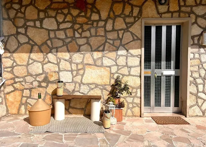 Дом отдыха Rustic House With Great Views Of The Mountains