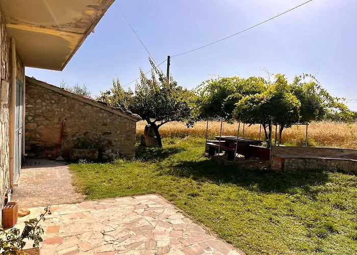 Rustic House With Great Views Of The Mountains