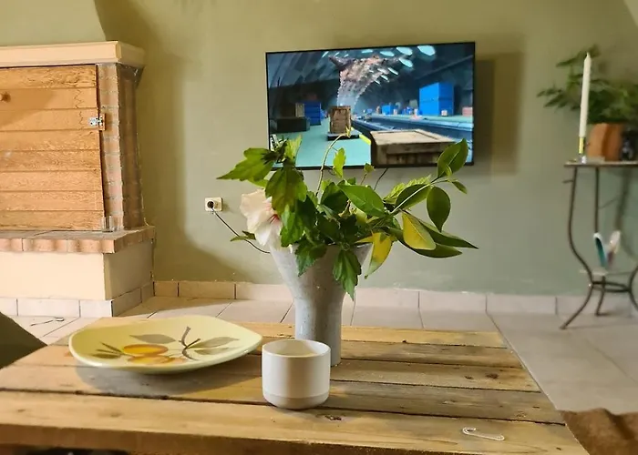 Rustic House With Great Views Of The Mountains