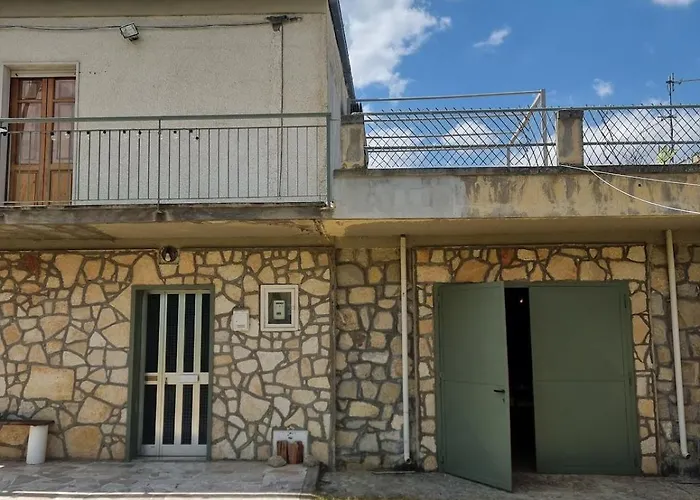 別荘 Rustic House With Great Views Of The Mountains Vicoli