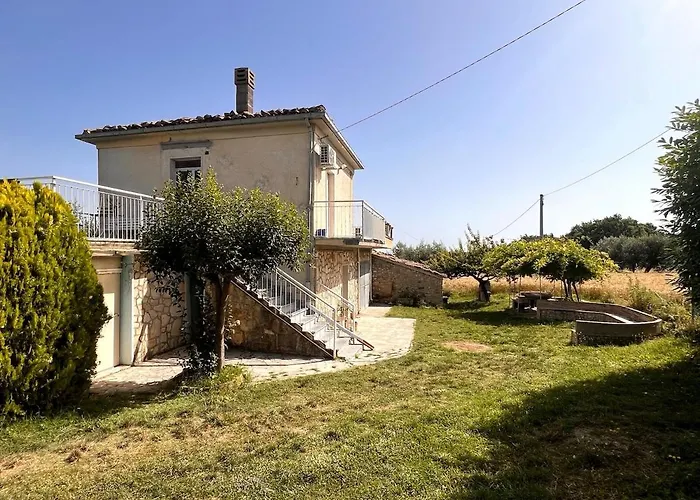 Дом отдыха Rustic House With Great Views Of The Mountains
